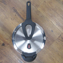 Top view of Fissler Intensa High Saucepan